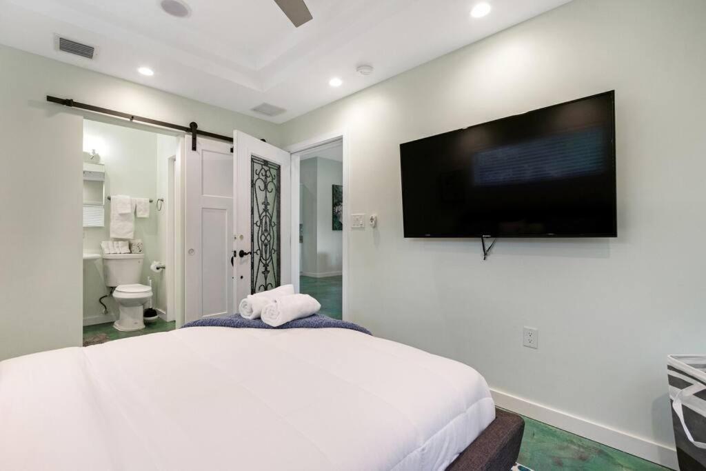 Heated Pool I Soundproof Home I Firepit I 630Mbps Hollywood Ngoại thất bức ảnh