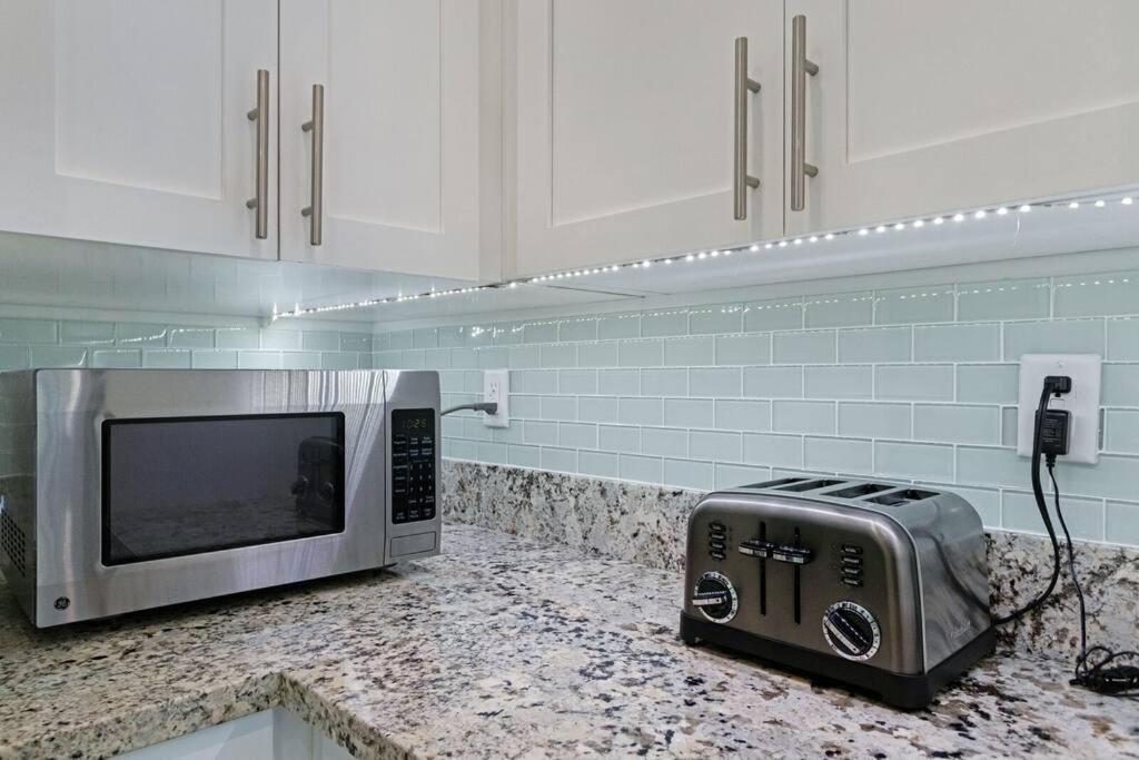 Heated Pool I Soundproof Home I Firepit I 630Mbps Hollywood Ngoại thất bức ảnh